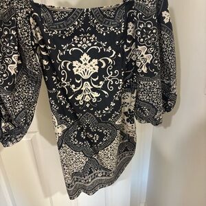Cara Cara Elegant Black and White Women's Top